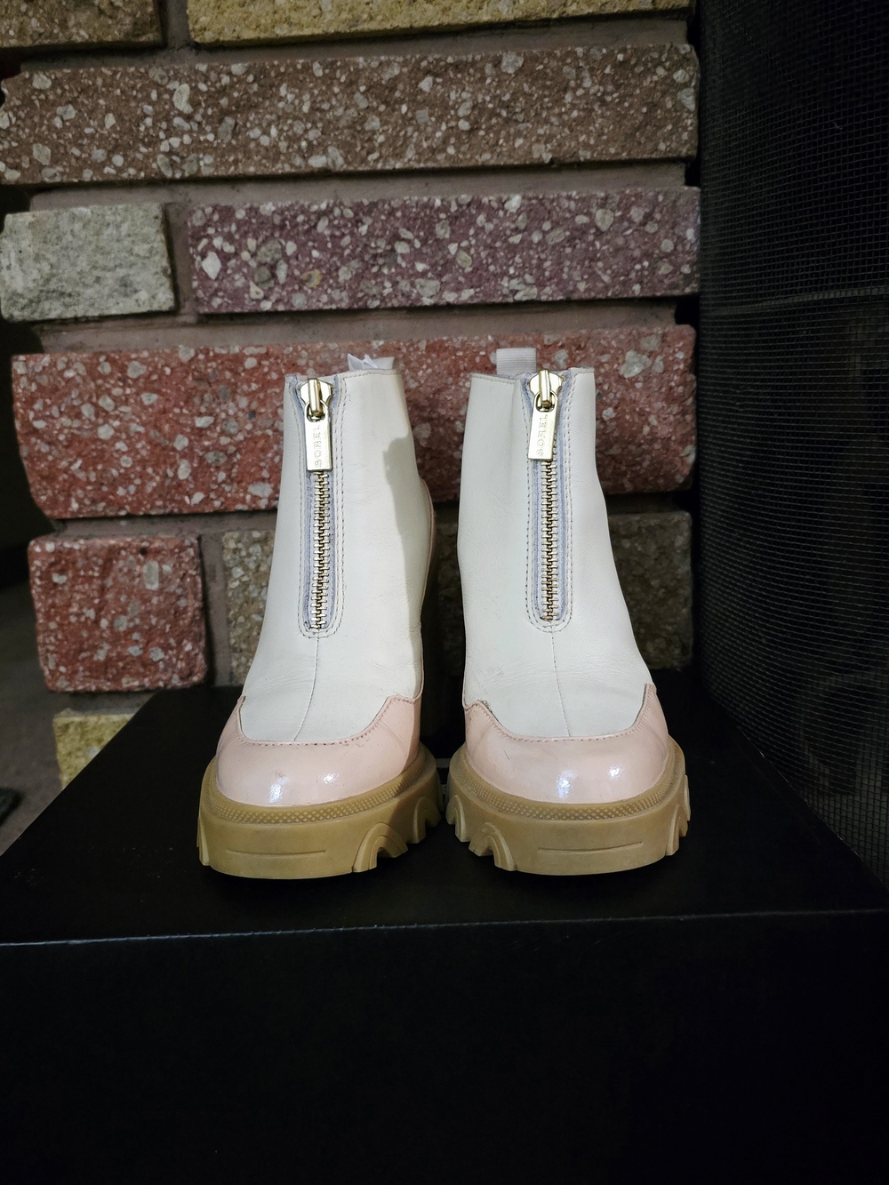 Sorel Women's Cream and Pink Front-Zip Platform Ankle Boots 6.5